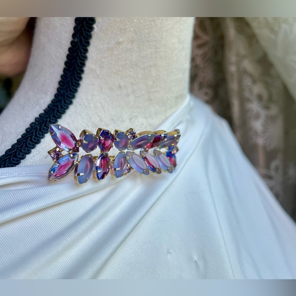 Vintage navette stone (glass) brooch -gold tone jewelry - Picture 3 of 12